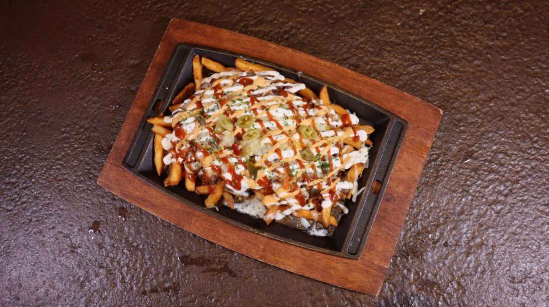 Loaded fries on a sizzling plate